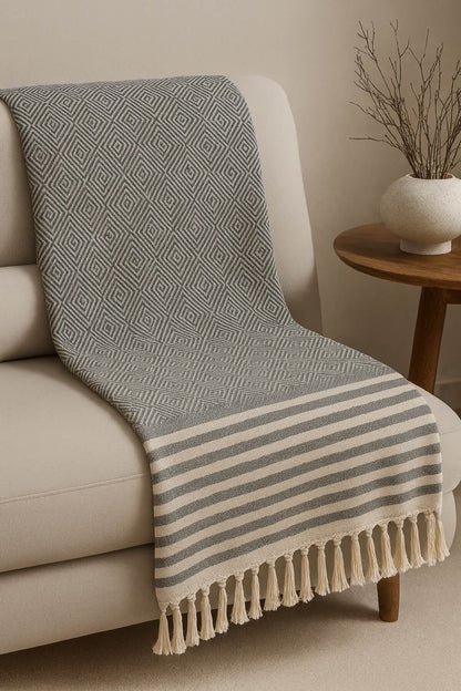 Alora Anthrazit Sofadecke 180×220 cm – 100 % Baumwolle, Weich & Stilvoll